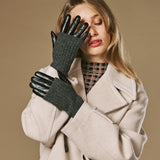 Riley (black) – Sheepskin leather gloves with knit cuff and touchscreen feature