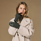 Riley (black) – Sheepskin leather gloves with knit cuff and touchscreen feature