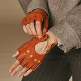 Robyn (cognac) – Luxurious women's fingerless driving gloves made of American deerskin leather