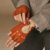 Robyn (cognac) – Luxurious women's fingerless driving gloves made of American deerskin leather