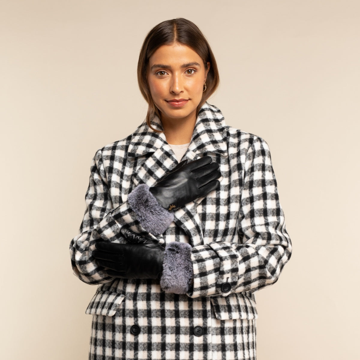 Vera – luxurious leather gloves with faux fur at the wrist and touchscreen feature  - Schwartz & von Halen - US - 8