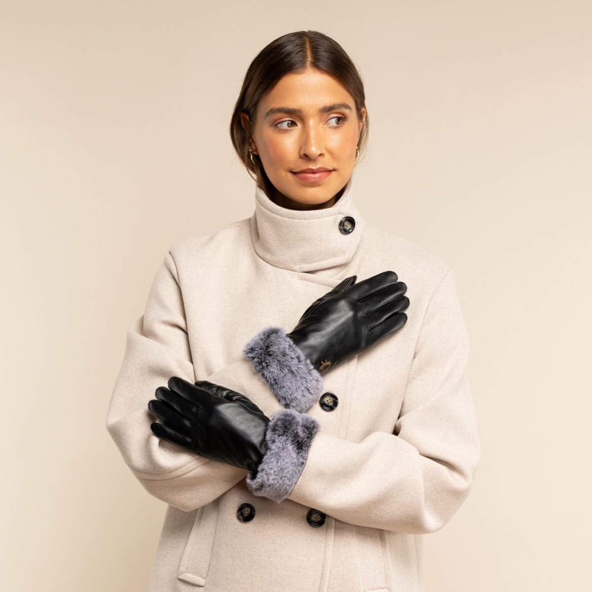 Vera – luxurious leather gloves with faux fur at the wrist and touchscreen feature  - Schwartz & von Halen - US - 11