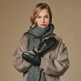 Veronica (black) - Women’s lambskin leather mittens with faux fur lining and touchscreen feature