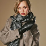 Veronica (black) - Women’s lambskin leather mittens with faux fur lining and touchscreen feature