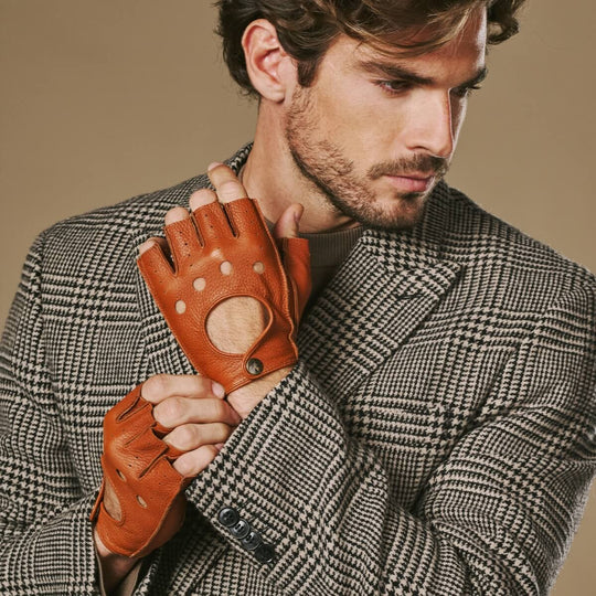 Zane (cognac) – Luxurious men's fingerless driving gloves made of American deerskin leather