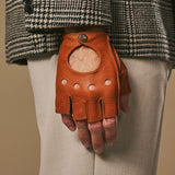Zane (cognac) – Luxurious men's fingerless driving gloves made of American deerskin leather