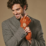 Zane (cognac) – Luxurious men's fingerless driving gloves made of American deerskin leather