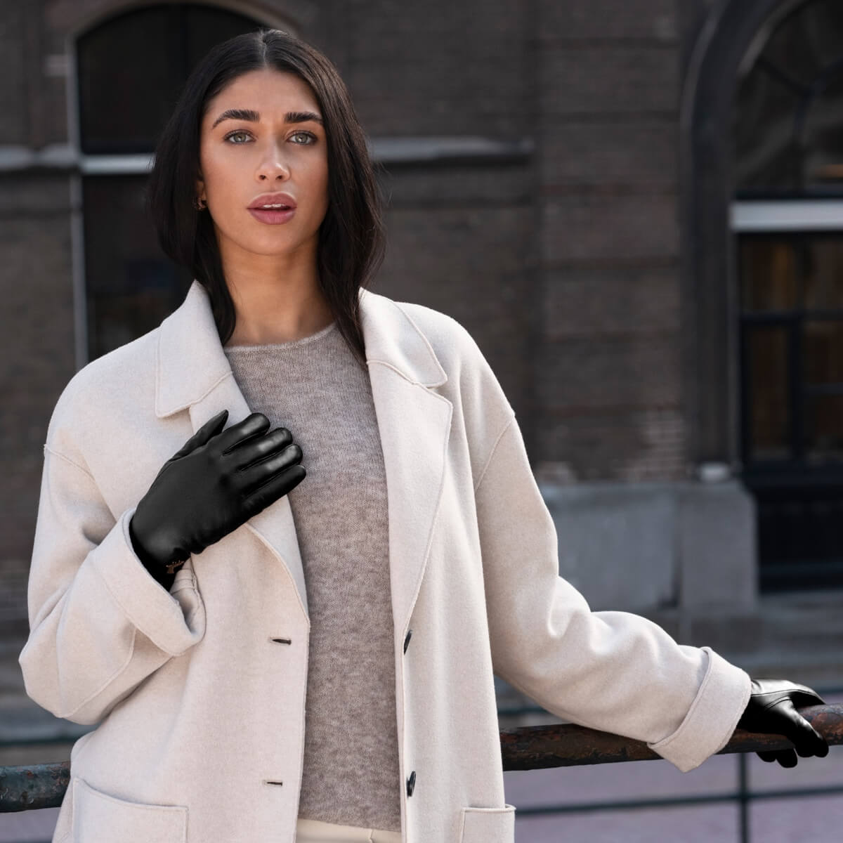 Ivy (black) – sheepskin leather gloves with wool/cashmere lining & touchscreen feature - Schwartz & von Halen - US - 7