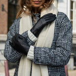 Ivy (black) – sheepskin leather gloves with wool/cashmere lining & touchscreen feature - Schwartz & von Halen - US - 8