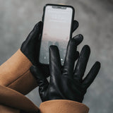 Ivy (black) – sheepskin leather gloves with wool/cashmere lining & touchscreen feature - Schwartz & von Halen - US - 5