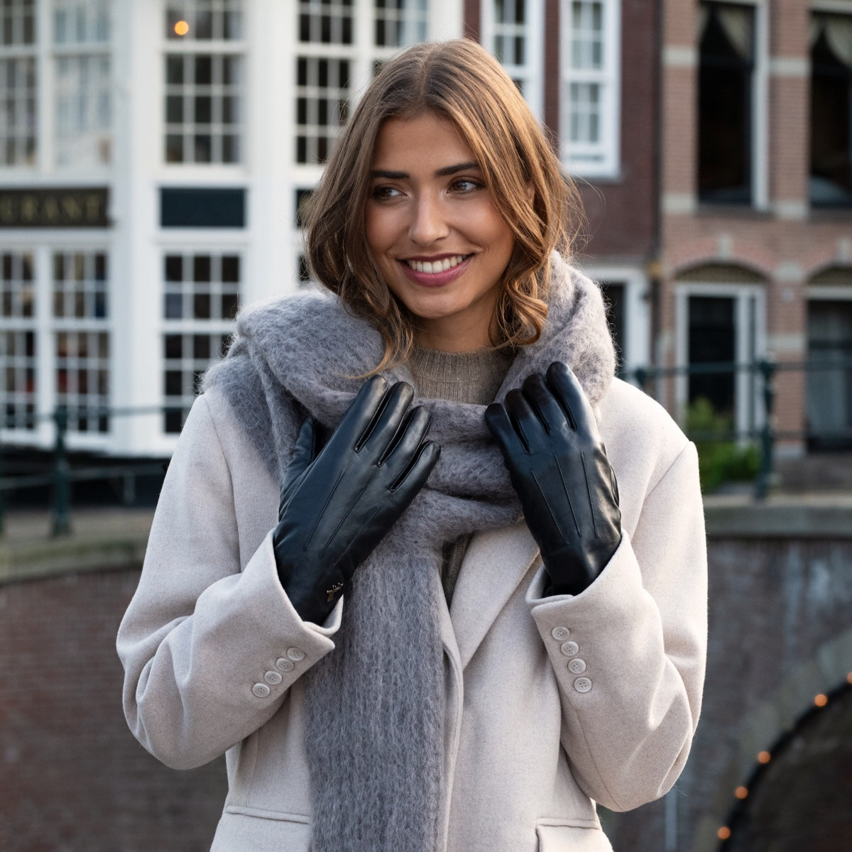 Lily (black) - sheepskin leather gloves with warm fleece lining & touchscreen feature  - Schwartz & von Halen - US - 6