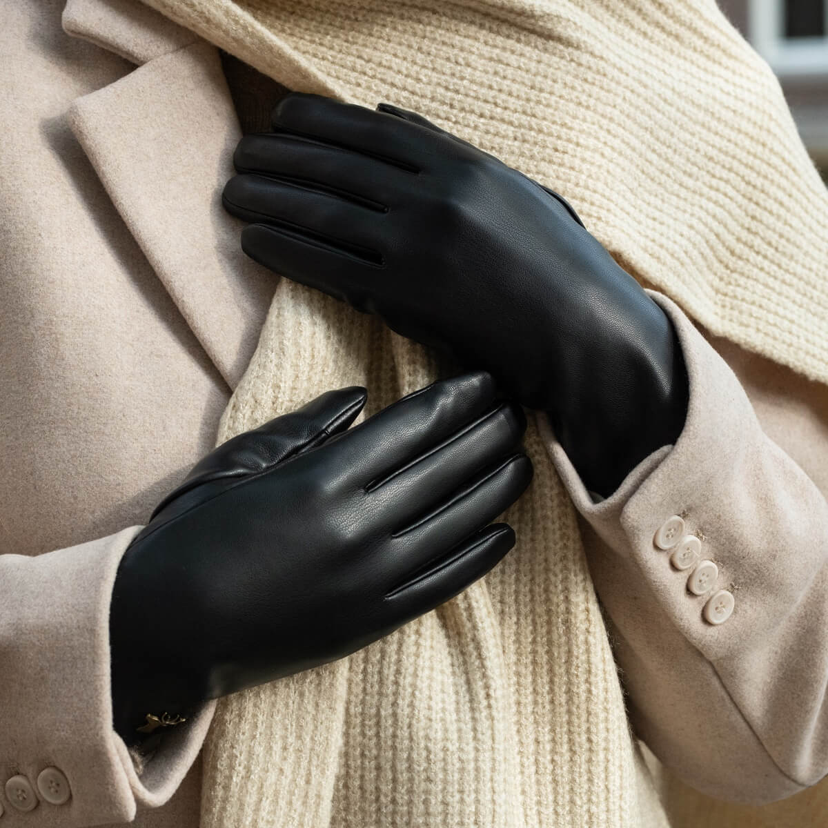 Luna (black) - Vegan leather gloves with warm fleece lining & touchscreen feature - XS